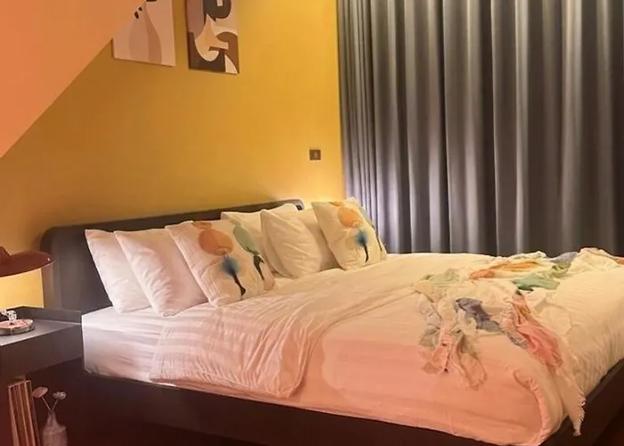Nueng Rana Twin Two Private Homes Yaowarat